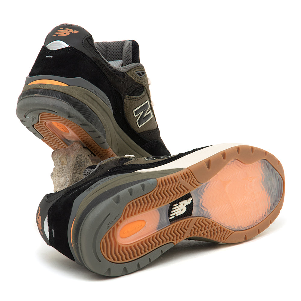 NM933 Andrew Reynolds (Black / Green) (S)